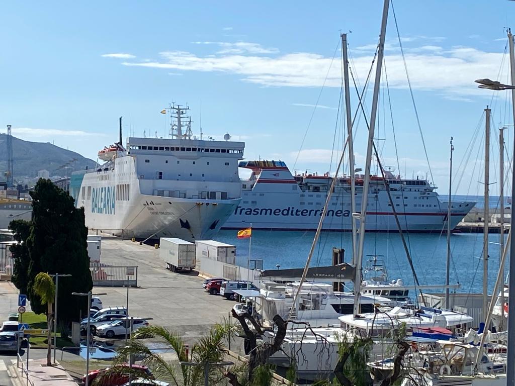 El Puerto de Motril crece considerablemente en mercancas y pasajeros durante el primer cuatrimestre del ao

